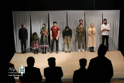 نمایش «یک +دو » کاری از گروه تئاتر خورشید شهرکرد به صحنه رفت