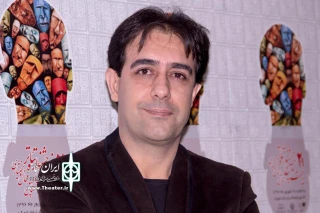 اکبر دانیالی:

لِوْ دودین کارگردان مطرح روسی می گوید: من به تئاتر علاقه دارم نه به عنوان محل کسب ، بلکه به دلیل جایی که در آن چیزی کشف کنم