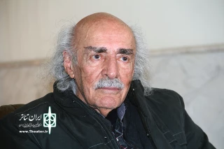 خسرو حکیم رابط:

با تئاتر، جسم و ذهن  روح  تازه‌ای می‌گیرد