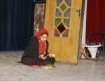 نمایش کمدی «زندگی با ن اضافه» در فارسان به صحنه رفت