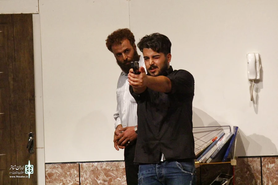 نمایشم درواقع بازنمود تقابل خشونت و احساسات خفته در ناخوداگاه انسان است 3