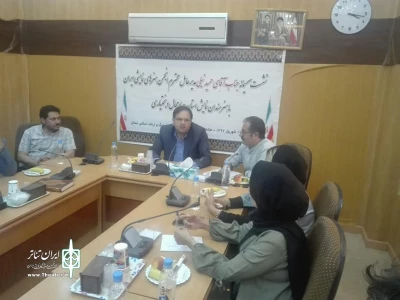 در حاشیه سی امین جشنواره تئاتر استان چهارمحال و بختیاری برگزارشد

نشست مدیر عامل انجمن هنرهای نمایشی ایران با هنرمندان تئاتر استان چهارمحال و بختیاری