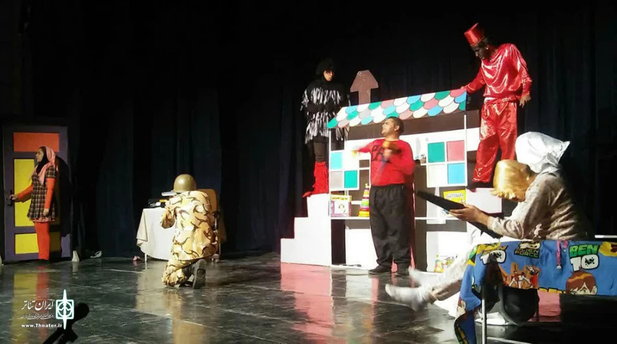 نمایش”یک دختر و یک سرباز” در شهرکرد‌ به روی صحنه رفت 6