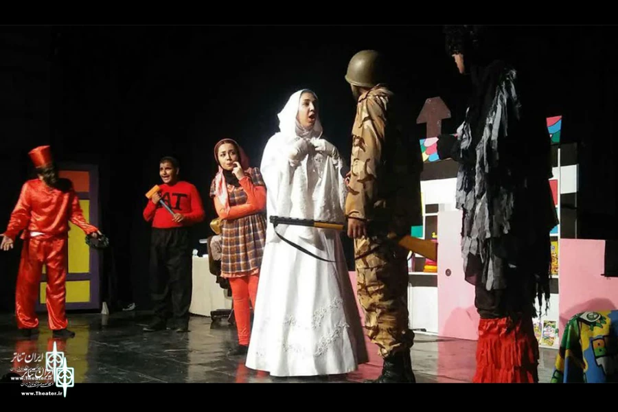 نمایش”یک دختر و یک سرباز» در شهرکرد‌ به روی صحنه رفت 2