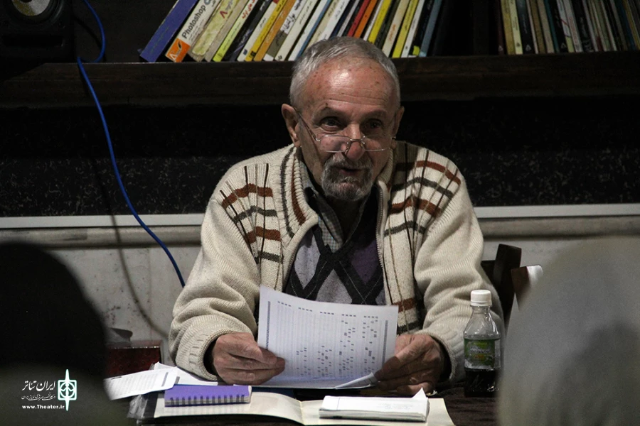 ترجمه آثار برتولت برشت در ایران بیشتر ترجمه ادبی است و ترجمه یک اثر نمایشی نیست 3