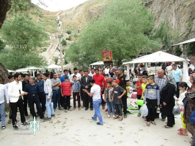 نمایش خیابانی « آب که می برد» در شهرستان فارسان اجرا شد