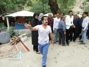 نمایش خیابانی « آب که می برد» در شهرستان فارسان اجرا شد 3