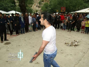 نمایش خیابانی « آب که می برد» در شهرستان فارسان اجرا شد 6
