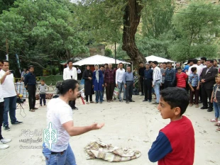 نمایش خیابانی « آب که می برد» در شهرستان فارسان اجرا شد 4