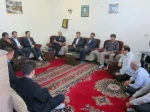 مدیر کل فرهنگ و ارشاد اسلامی و رئیس حوزه هنری به ملاقات وحید حکمت پناه هنرمند تئاتر استان رفتند. 4