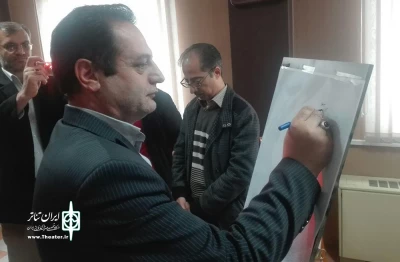 با حضور مدیرکل فرهنگ و ارشاد اسلامی ، هنرمندان و خبر نگاران استان

پوستر سی و یکمین جشنواره تئاتر چهارمحال و بختیاری رونمایی شد