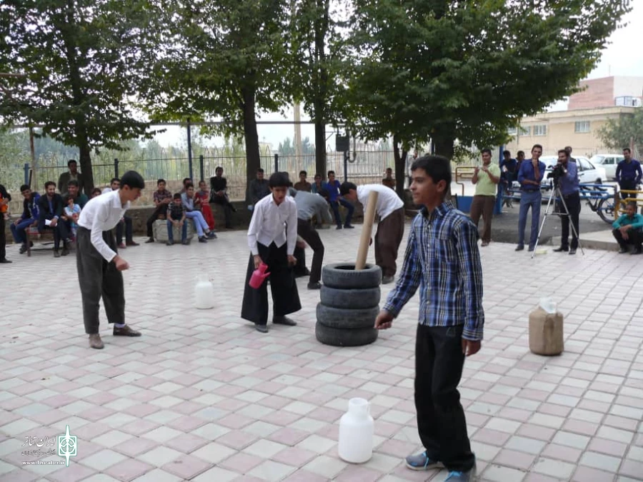 اجرای نمایش خیابانی « وقتی جنگ تموم بشه ، برمیگردیم» در لردگان 6