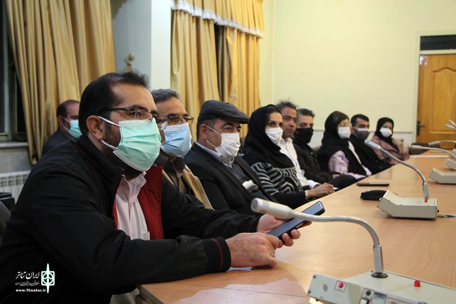 نشست هنرمندان تئاتر استان با دکتر سعید اسدی 
عکس: رضا جوانبخت