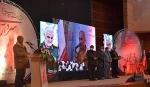 تقدیر از کارگردان و بازیگر نمایش زخم گشوده جهان در جشنواره سراسری تئاتر سردار آسمانی 4