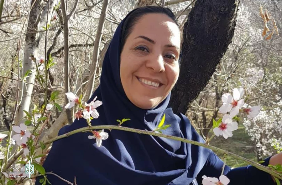 جشنواره میدانی برای رقابت تجربه است
امیدوارم زمینه ای فراهم شود که هنرمندان تئاتر بتوانند در جشنواره آثار هم دیگر را ببینند
 2