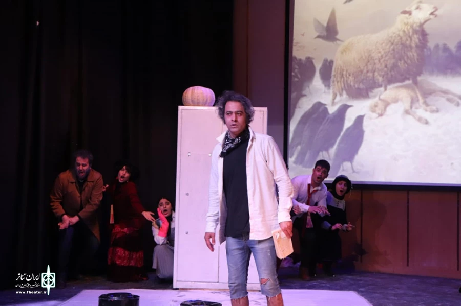 نمایش «یوزف کا» 
عکس: فاطمه جهان بخشی