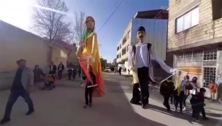 عروسک های غول پیکر پیام آور بهار در فارسان شدند