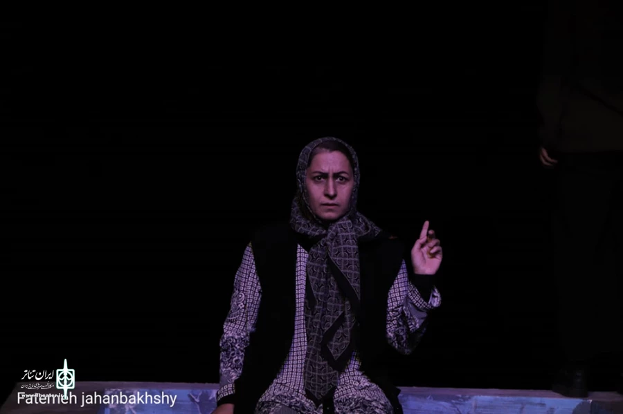 نمایش «پسماندهای ذهنی پریشان»
عکس: فاطمه جهانبخشی