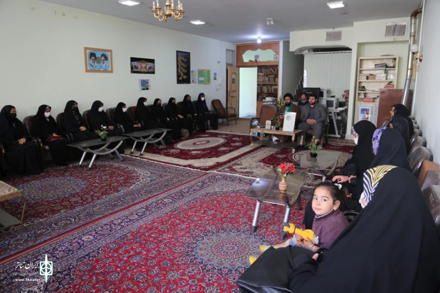 از نوجوانان دختر دفتر تئاتر مردمی بچه های مسجد روستایی امام قیس تقدیر شد 4