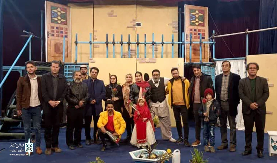 نمایش کمدی «بیا بریم فضا» به روی صحنه رفت 4