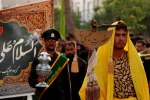 حرکت کاروان نمادین دشت کربلا در فرخ شهر
عکس: رضا جوانبخت