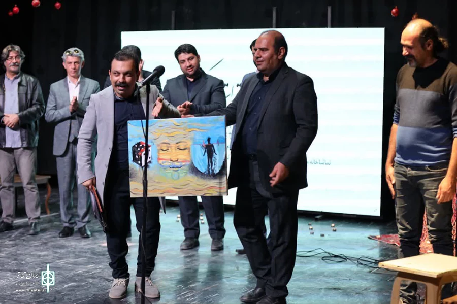همبستگی و همدلی هنرمندان تئاتر در برگزاری جشنواره  3