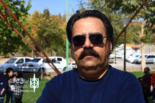 رضا علوی نویسنده و کارگردان جشنواره سی وششم

تئاتر خیابانی فراتر از یک اجرا، فرصتی برای همدلی، هم‌نوایی و هم‌اندیشی با جامعه است