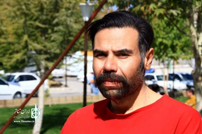 بابک کوهی فایق بازیگر تئاتر خیابانی در جشنواره سی وششم

تئاتر خیابانی، با ریشه در سنت‌های نمایشی همچون میر نوروزی و سیاه‌بازی، همواره در فرهنگ ایرانی حضور داشته است